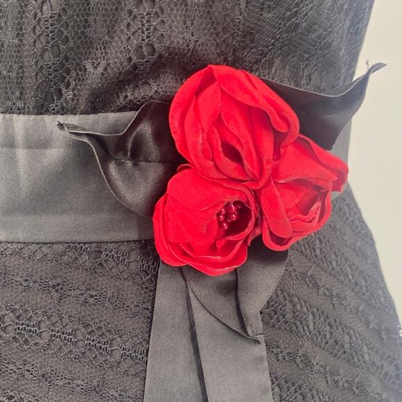 Unique Vintage Lace Fit & Flare Midi Dress Rosette Satin Waist Black Red Small - Picture 4 of 10